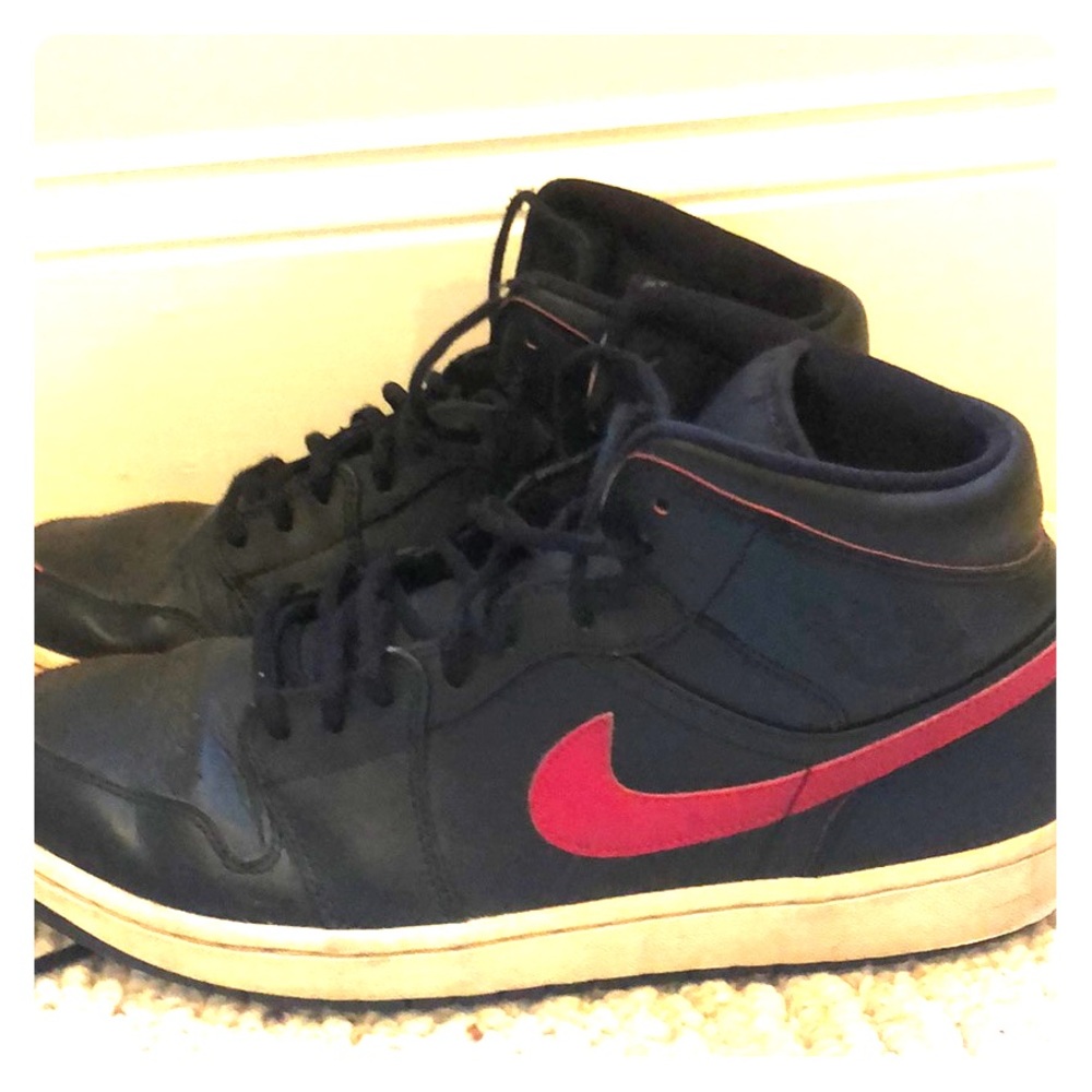 Jordan 1’s red and black